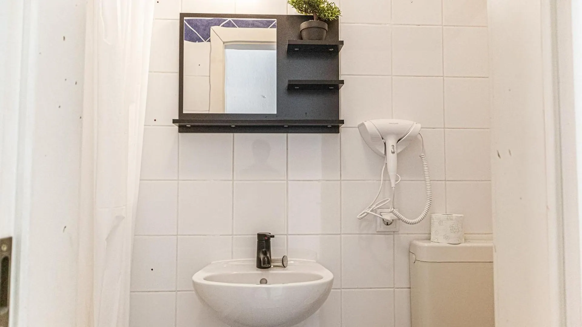 Charming 2Br Apt, Ideal For Long-Term Near Rennweg Vienna Austria